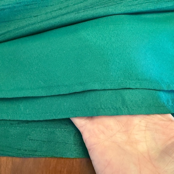 Crown & Ivy Hunter Green Top, Size Small
CHIC HOLIDAY ATTIRE!!! - Picture 10 of 12